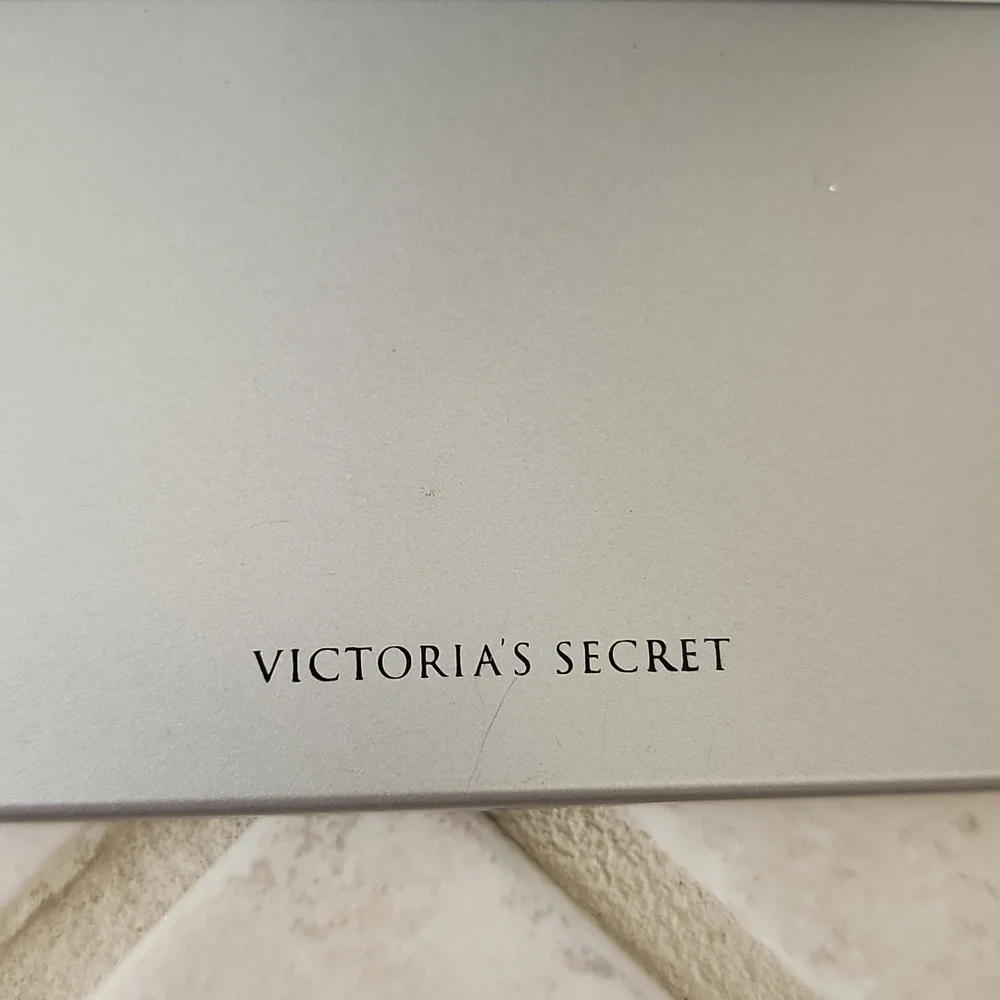 🩷💕 VICTORIA'S SECRET SILK WEAR EYE COLOR LUMINOUS POWDER PALETTE 💕🩷